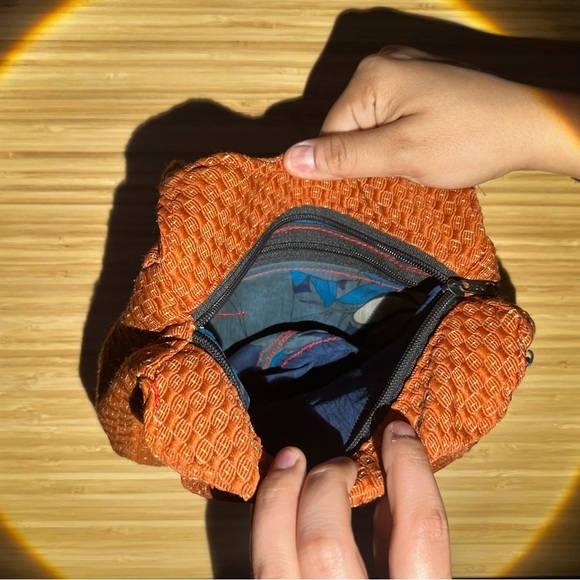 Stylish Orange Handbag - Picture 2 of 4